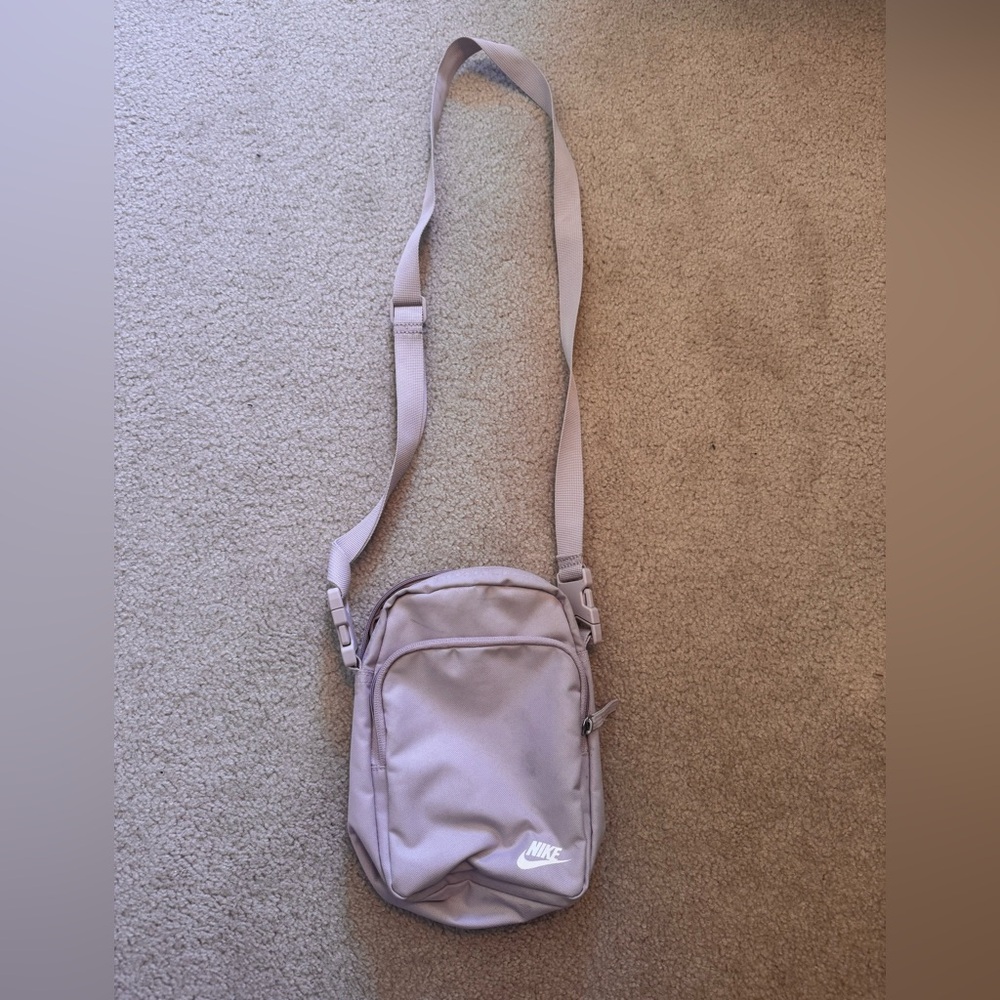 Nike cross body light purple